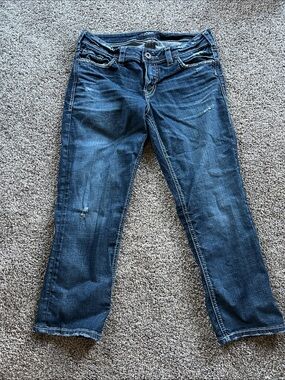 Women’s Elyse Capri.  W27/L22 1/2